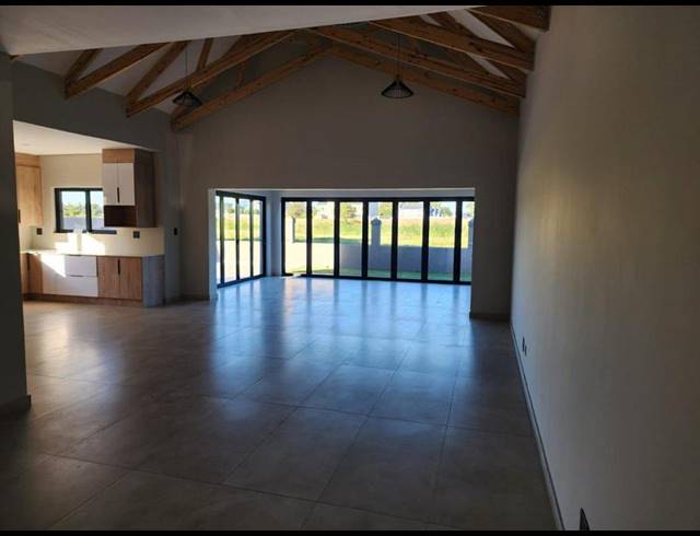 3 BEDROOM HOUSE FOR SALE IN HERON BANKS GOLF ESTATE